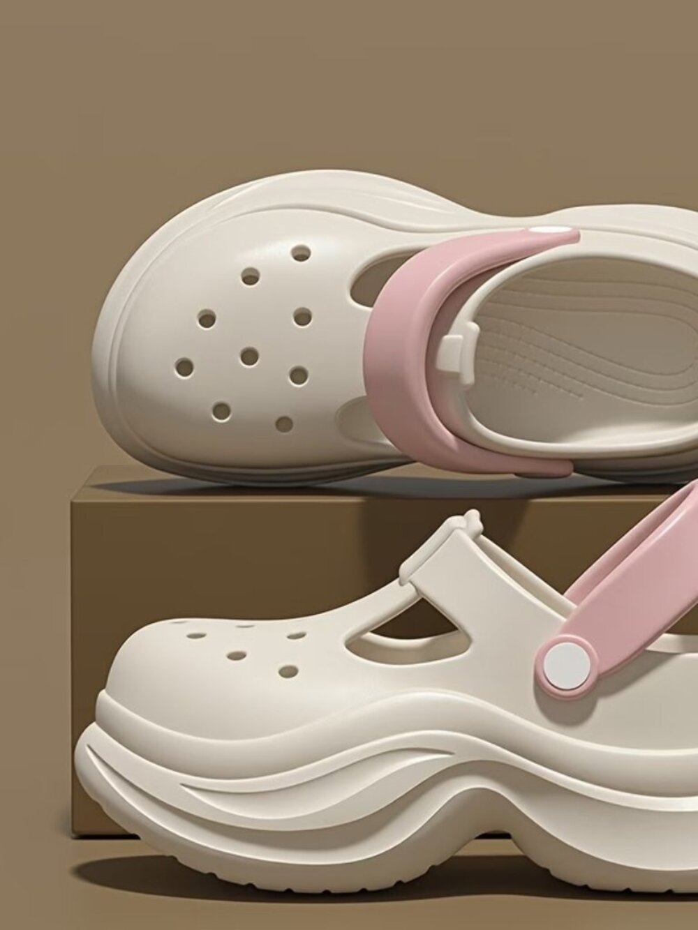 Womens NEW 8.5 -9 Minnie mouse type Off-White and Pink Platform Clogs